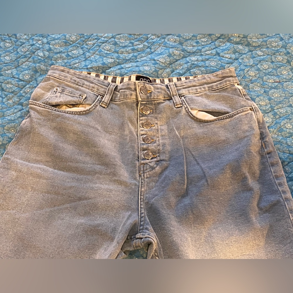 EUC Urban Outfitters BDG cropped Girlfriend jeans, light wash,raw hem, 31” - Picture 2 of 9